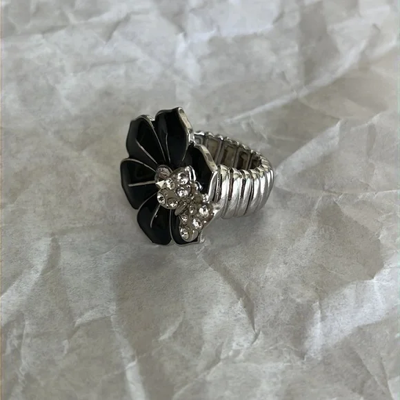 Guess Flower Ring - Picture 3 of 5